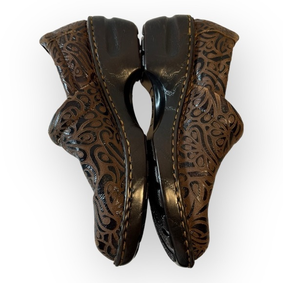 BOC Born on Concepts Brown Leather Peggy Slip On Embossed Clog Size 10M Clog - Picture 5 of 10